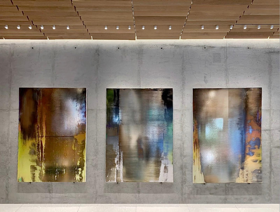 הציורים של ניר הוד (צילום: רחל רובינשטיין)