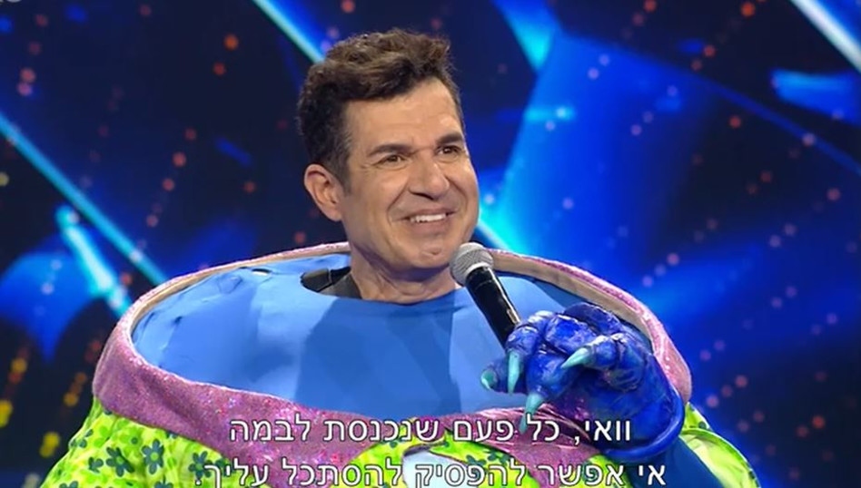 איציק כהן בזמר במסכה (צילום: צילום מסך: קשת 12)