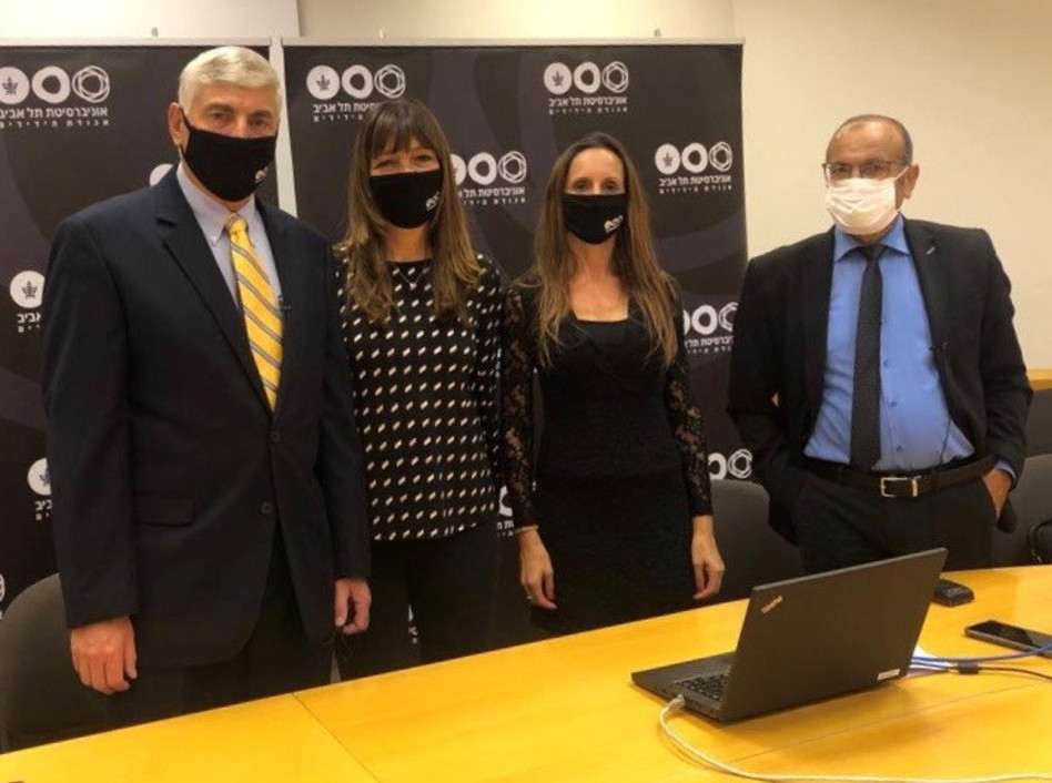 עוזי רבי, עדי אולמרט, ציפי ויגאל לנדאו (צילום: דוברות האוניברסיטה)