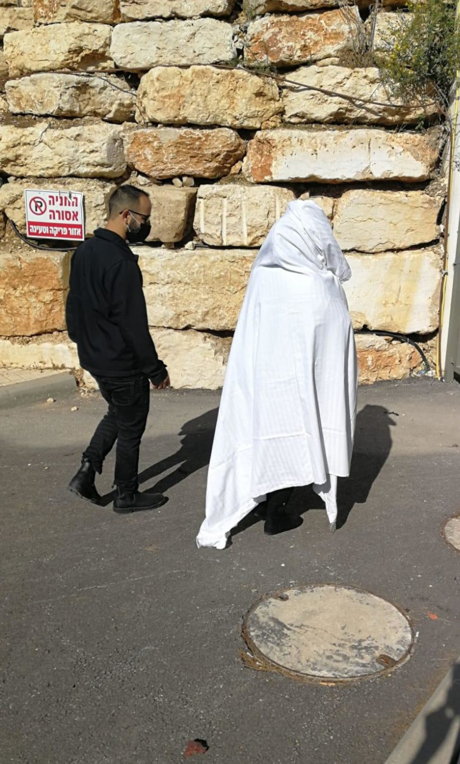 מי מסתתרת מתחת לשמיכה? (צילום: יח''צ)