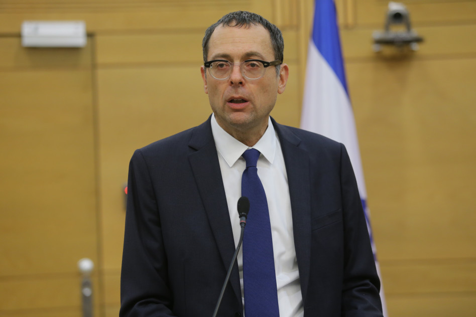 ח''כ צבי האוזר מודיע על החבירה לגדעון סער (צילום: אלכס קולמויסקי ידיעות אחרונות, פול)