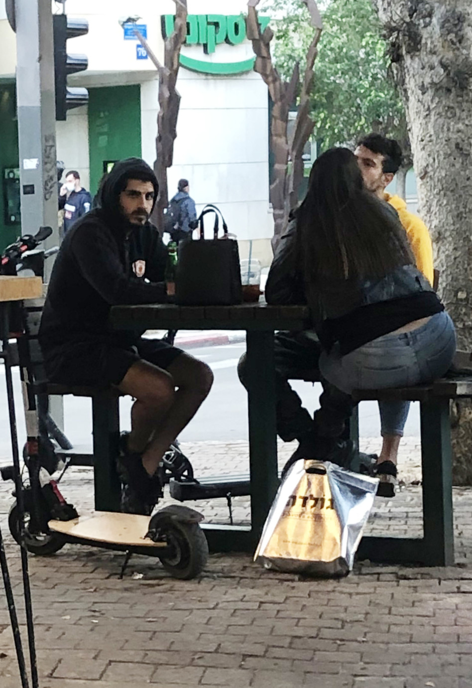 ליאור דואק והקורקינט (צילום: אור גפן)