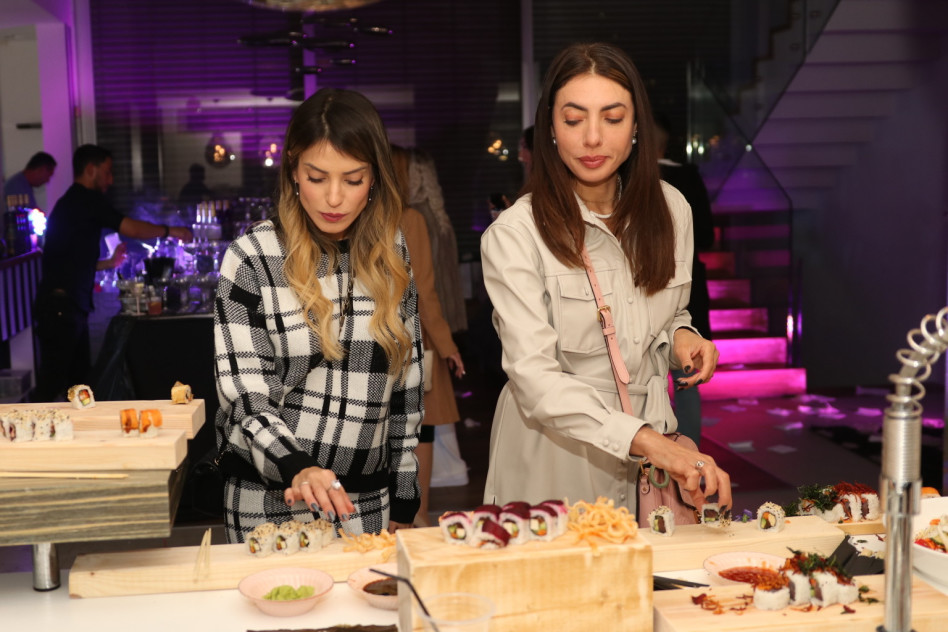 מנשנשות. אירה דולפין, ליטל סמדג'ה (צילום: אור גפן)