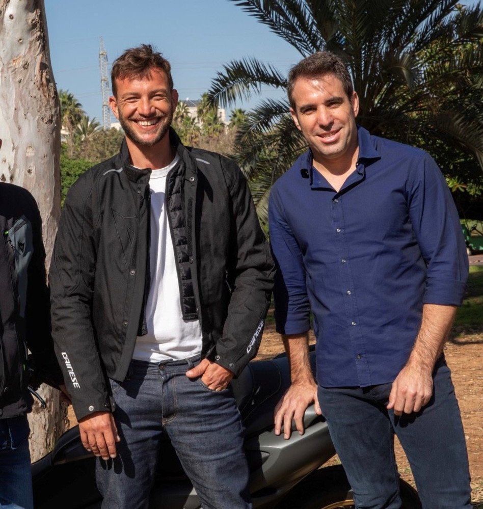 תומר קומרוב ועוז זהבי&nbsp; (צילום: רונן טופלברג)