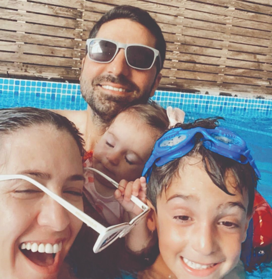 שני אלון ומשפחתה (צילום: צילום מסך אינסטגרם)