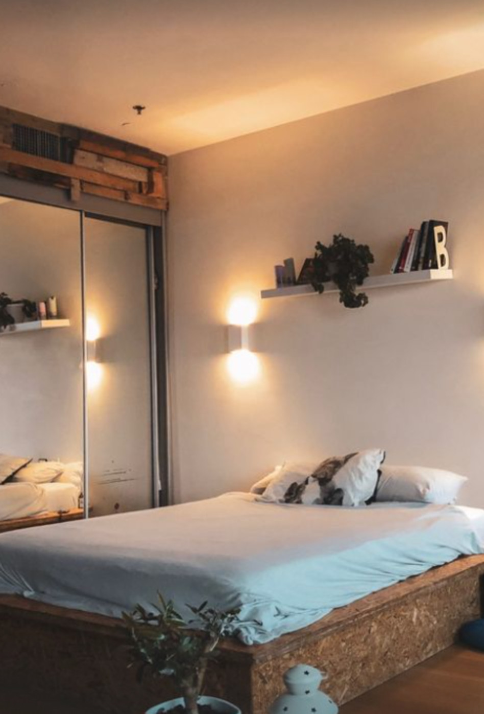 הצצה לחדר השינה של מייקל לואיס (צילום: צילום מסך אינסטגרם)