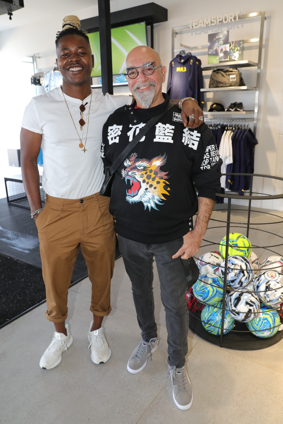 ישראל אהרוני ובנו (צילום: רפי דלויה)