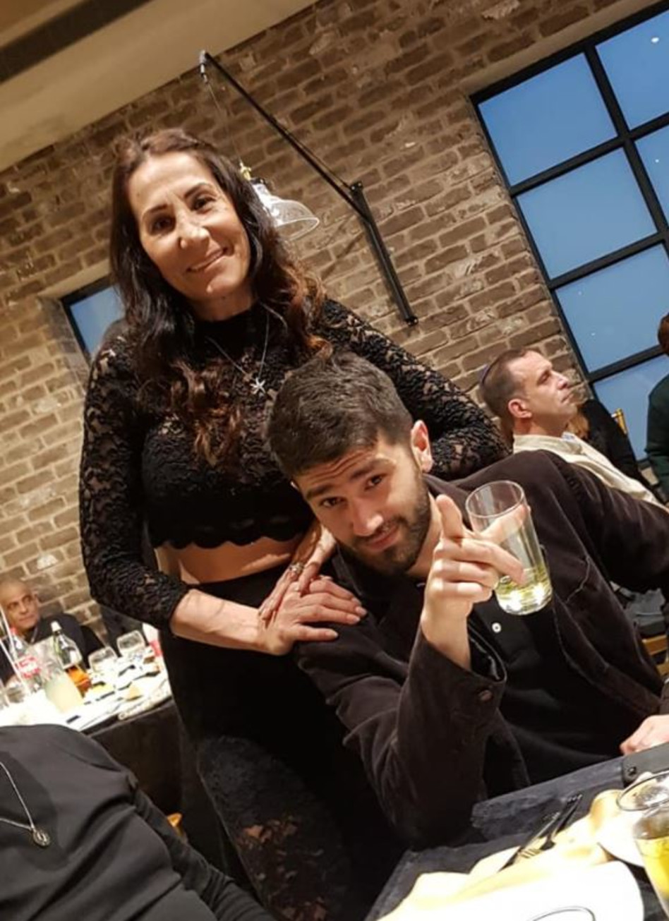 יהודה יצחקוב ואמו גיטלינה (צילום: פייסבוק)