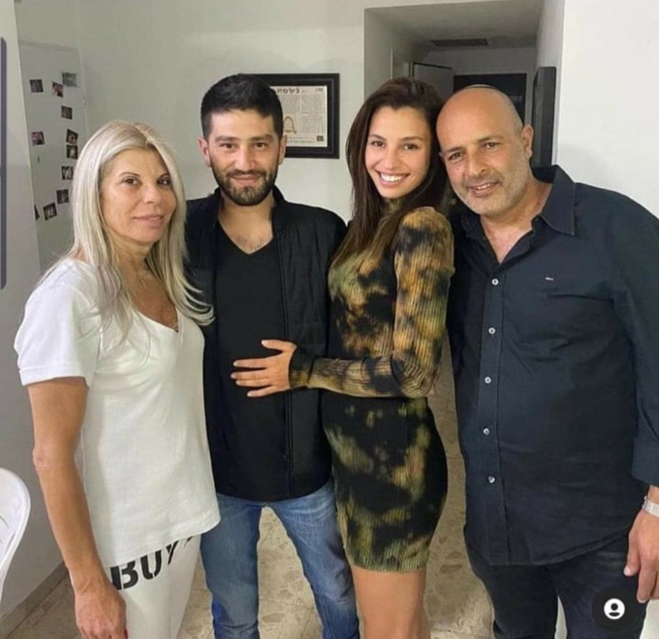 יהודה יצחקוב, אלמוג חדד והוריה הנרגשים (צילום: צילום מסך אינסטגרם)