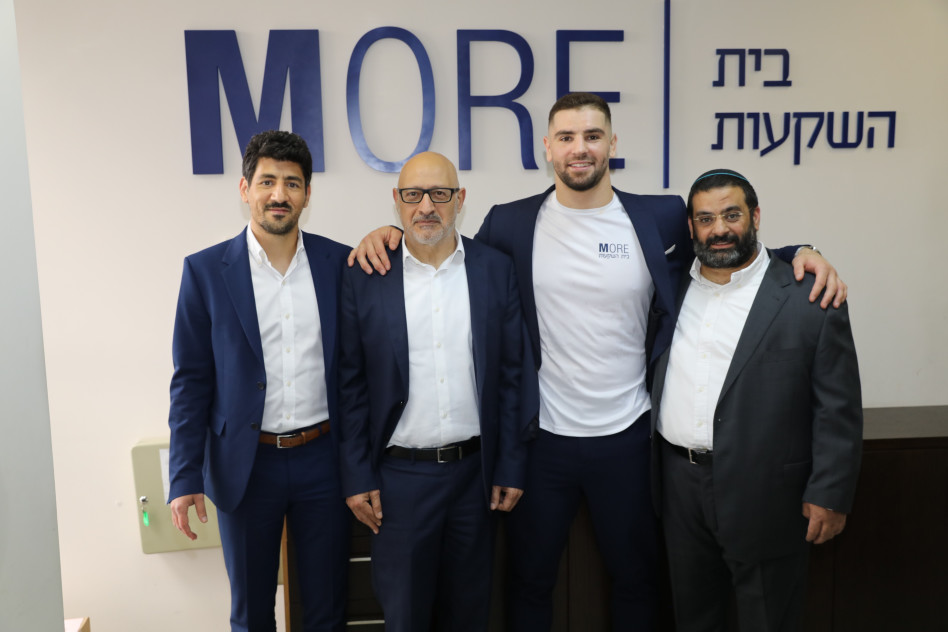 מאיר גרידיש, פיטר פלצ'יק, יוסי לוי ואלי לוי&nbsp; (צילום: באדיבות מור בית השקעות )