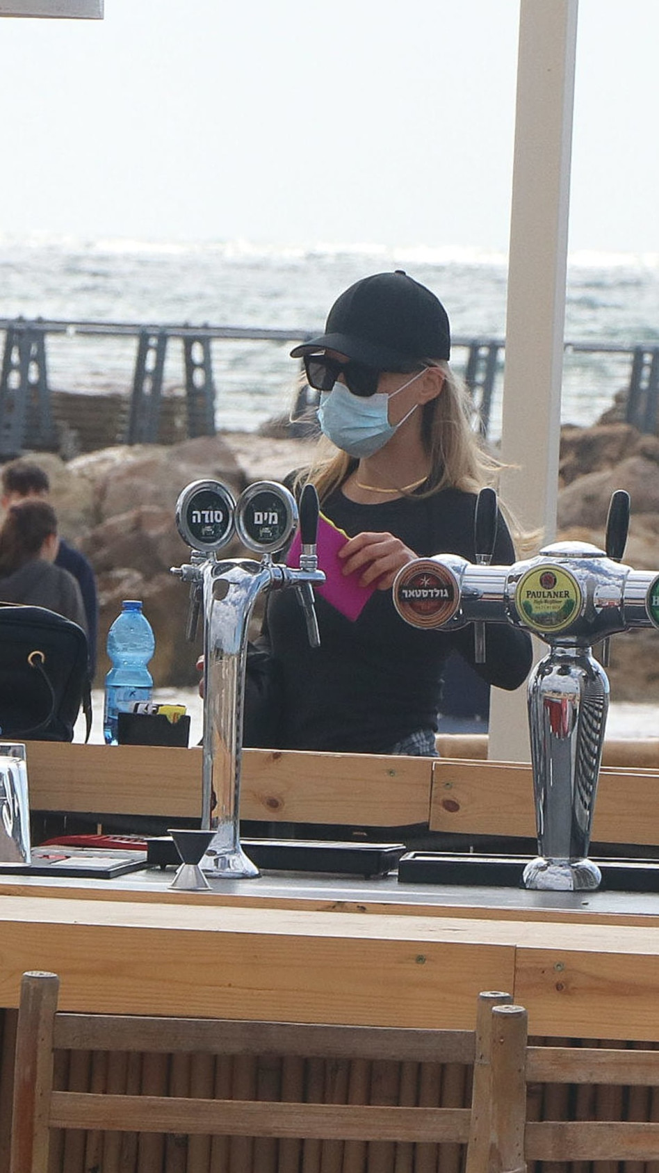 אולי הדרינק יעזור לשיפור מצב הרוח. בר רפאלי (צילום: ניר פקין)