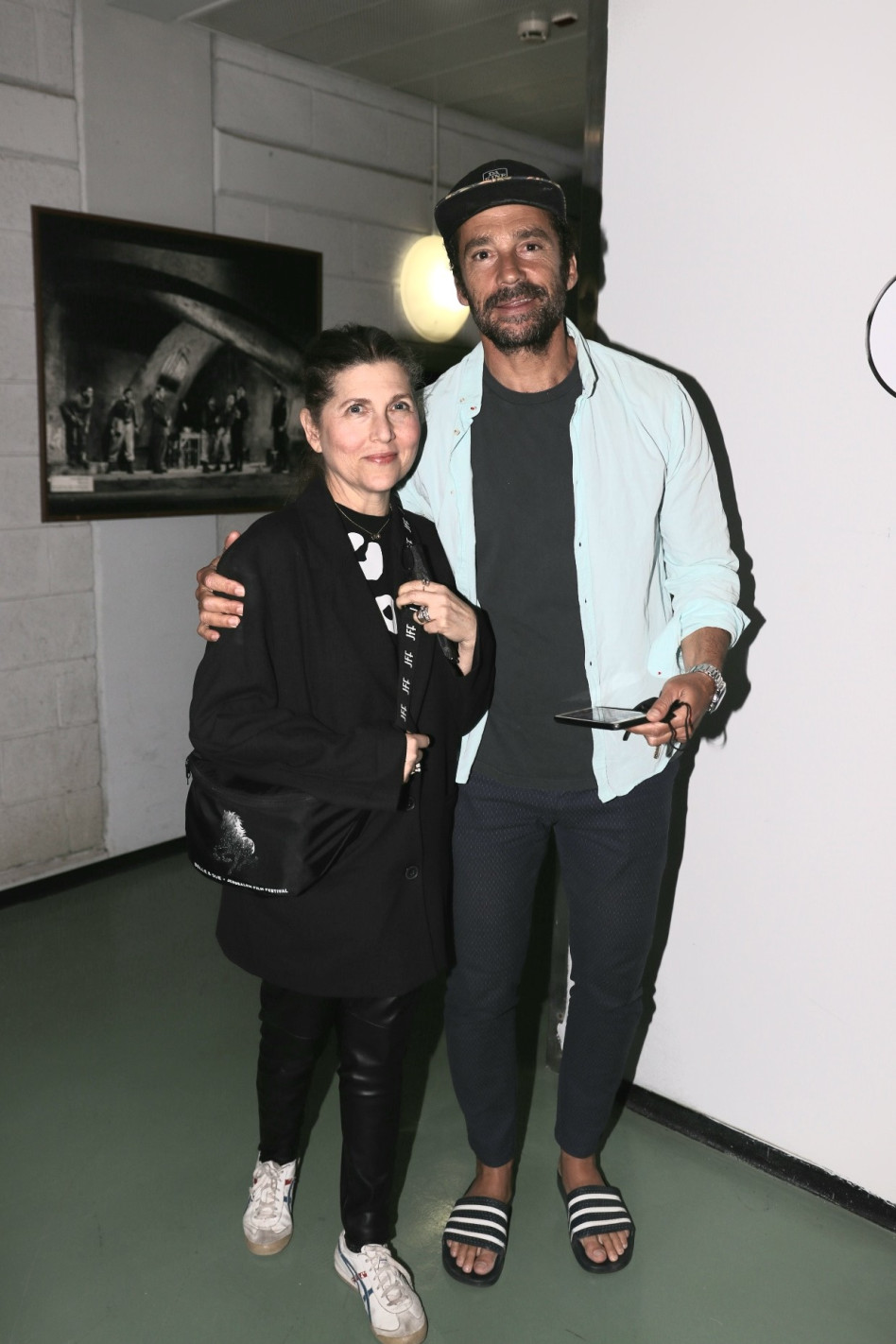 והכפכפים מה איתם? יובל סגל, קרן מור (צילום: אור גפן)