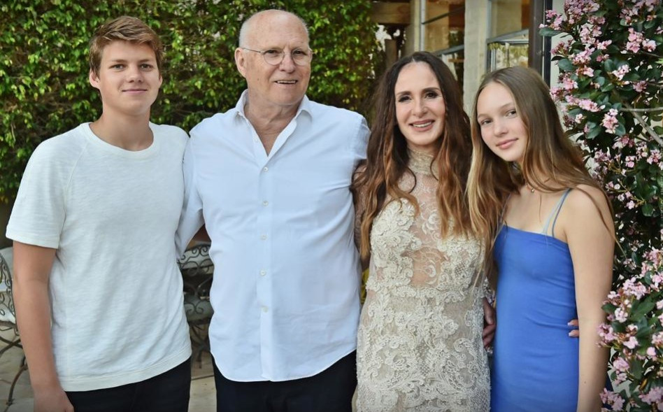 לאה שנירר, צחי שנירר והילדים (צילום: ארן חן צלמים)