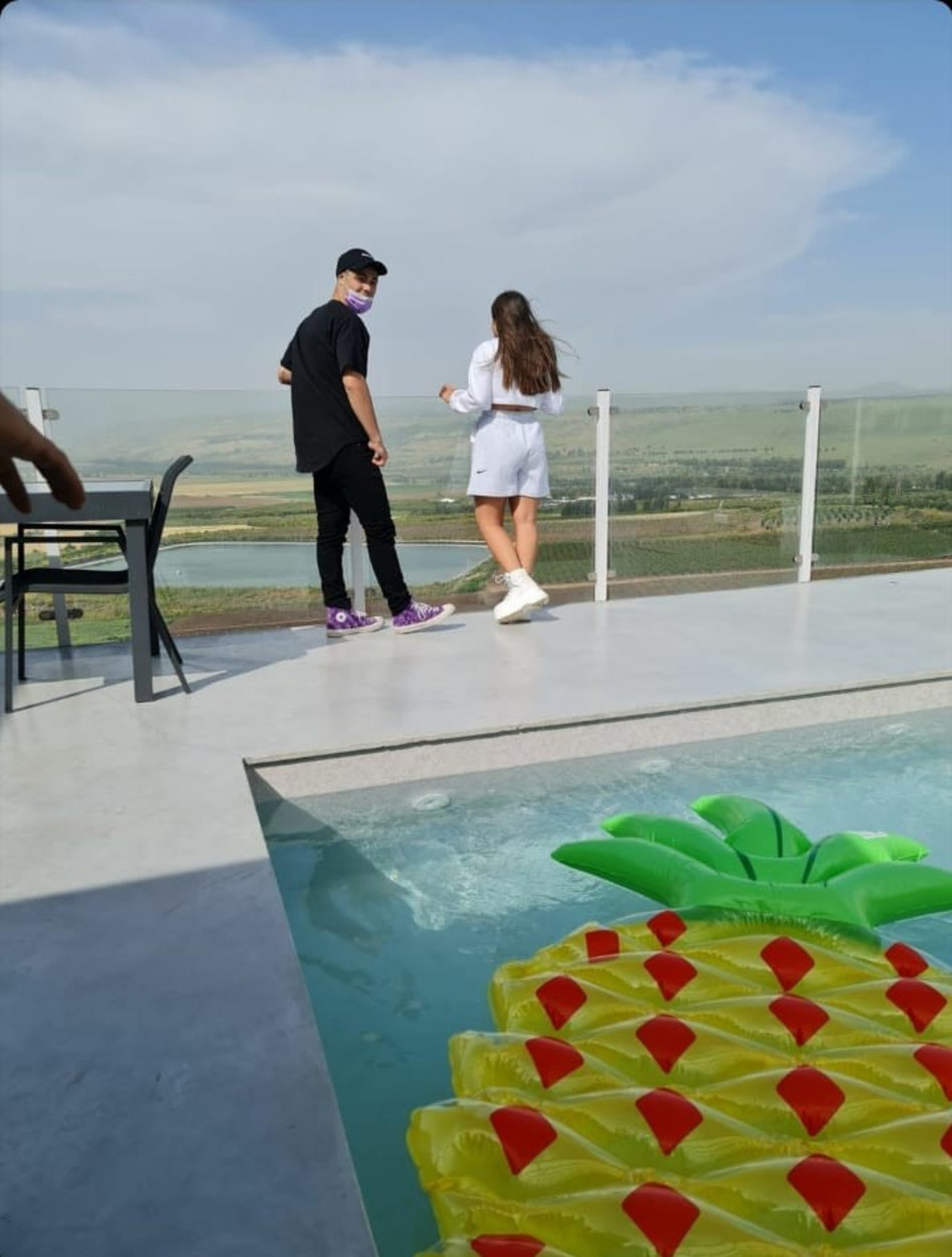 נועה קירל, יהונתן מרגי (צילום: צילום מסך אינסטגרם)