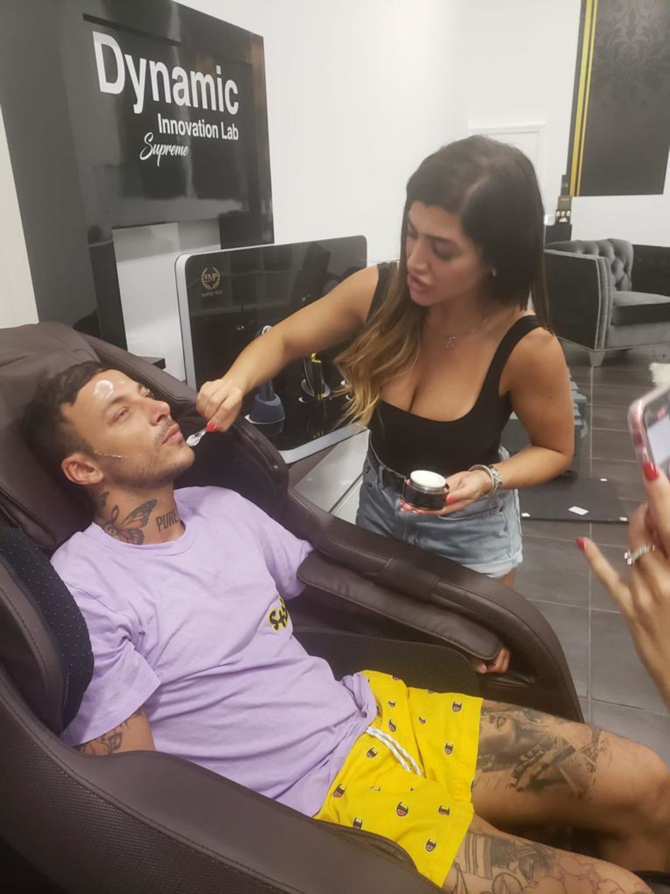 לא מפספס טיפול פנים טוב. ג'וזי זירה (צילום: יח''צ אמפייר טק)