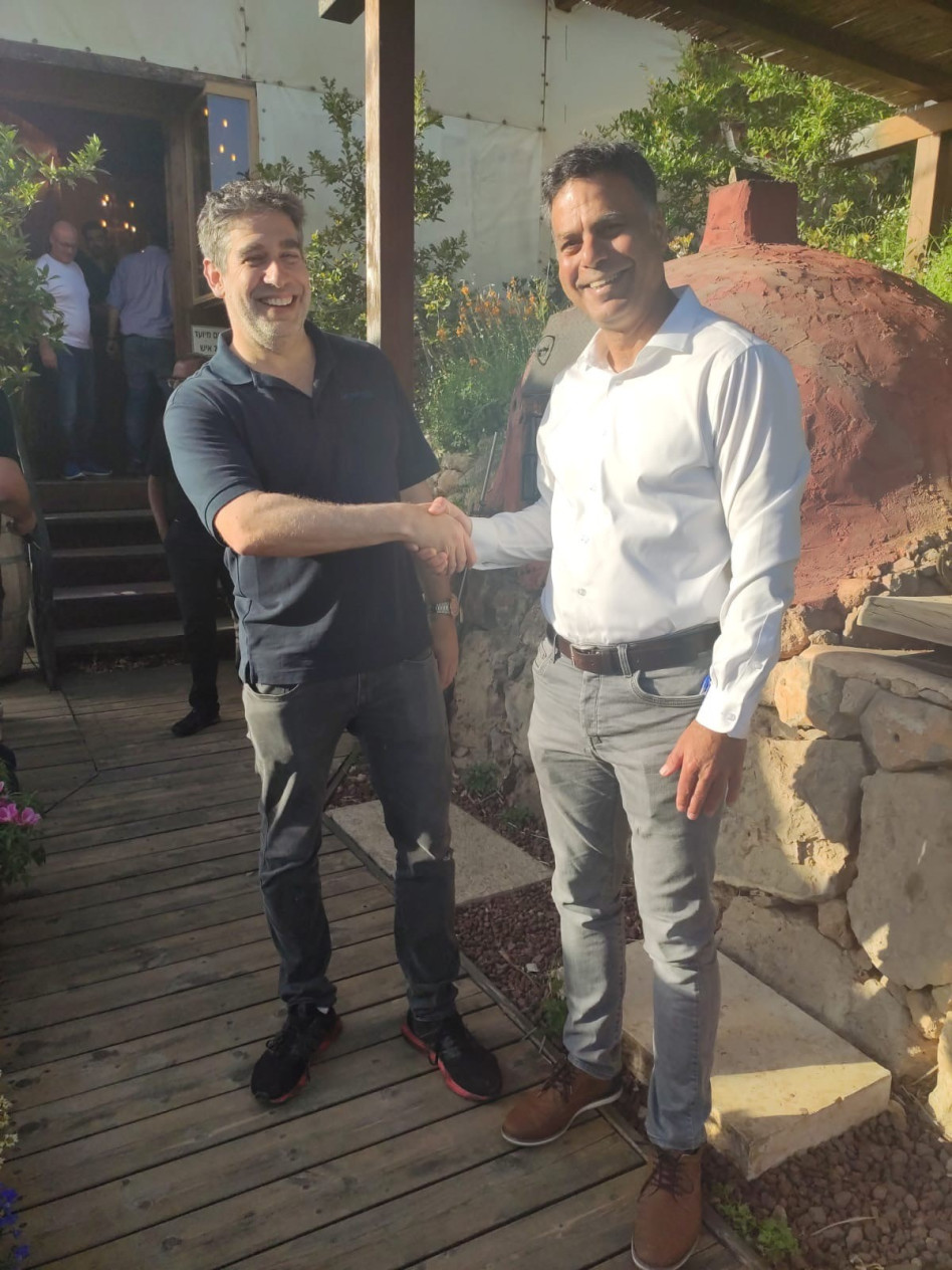 רון גלב וניר צוק (צילום: באדיבות בזק בינלאומי)