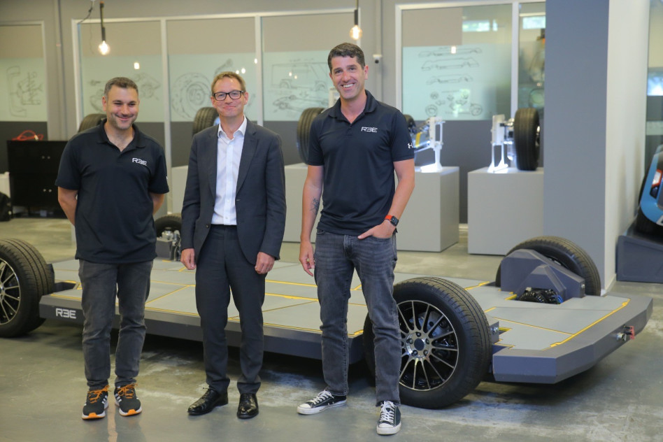 דניאל בראל, ניל וויגן ואחישי סרדס (צילום: רן מאיר)