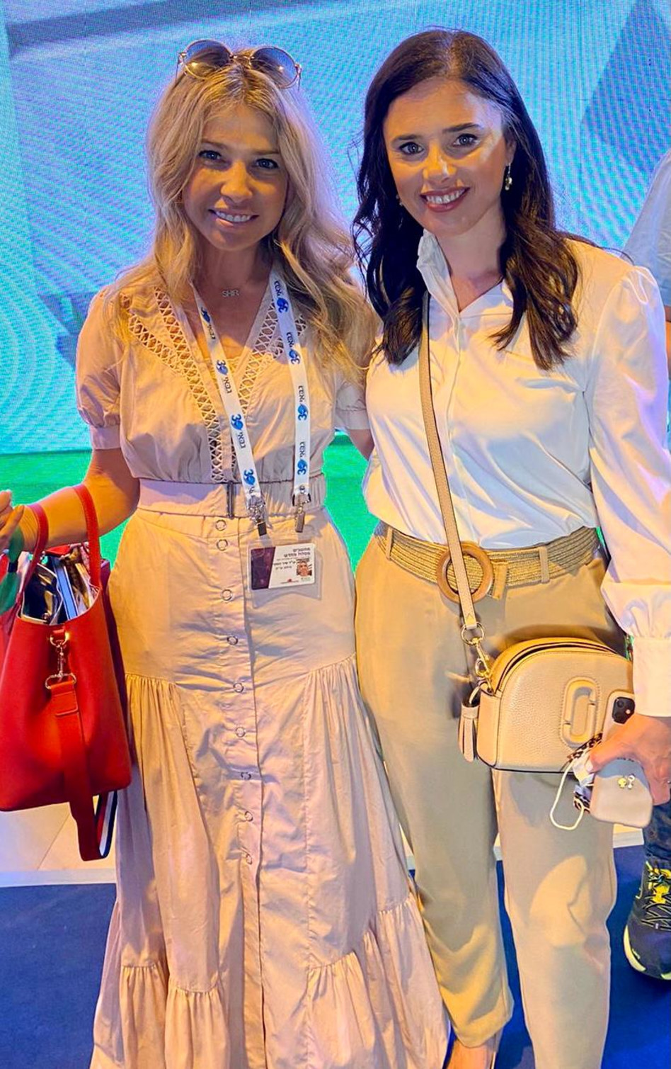 איילת שקד ושיר הספרי  (צילום: מירה כרמל אפריאט)