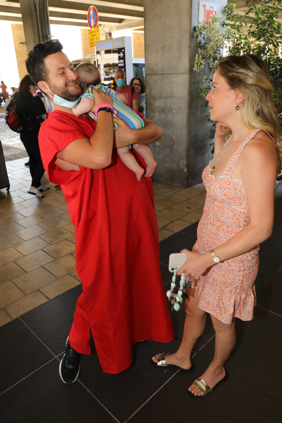 גיא הוכמן ואשתו (צילום: רפי דלויה)