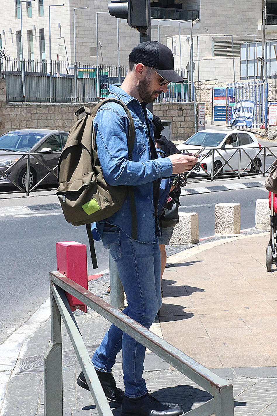 איש עסוק מאוד. חיים אתגר (צילום: פול סגל)