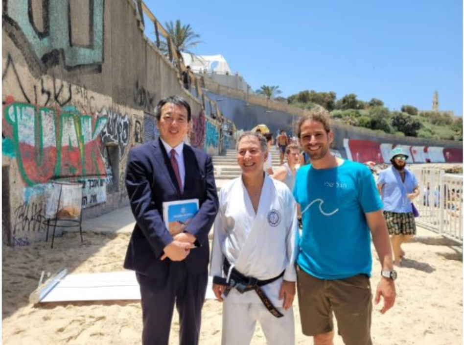 ירון וקסמן, דני חכים וקואיצ'י מיזושימה (צילום: עמותת הגל שלי)