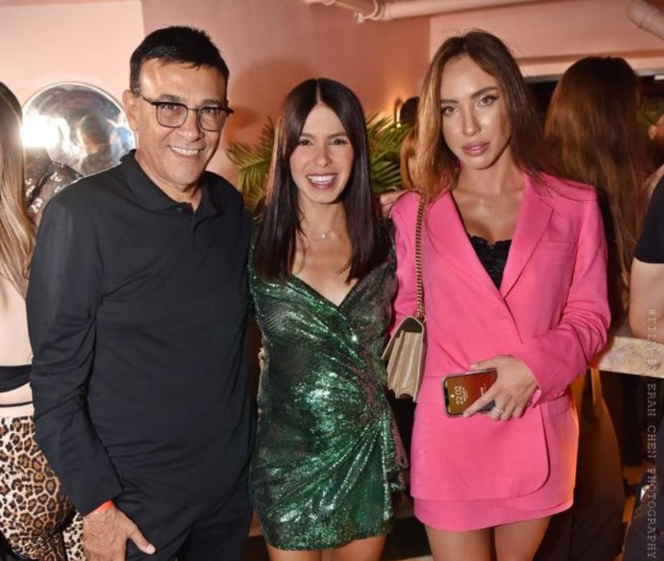 היה עסוק בצמודה החדשה. קרן כצמן, מיכל הקטנה, רוני מאנה (צילום: ארן חן צלמים)