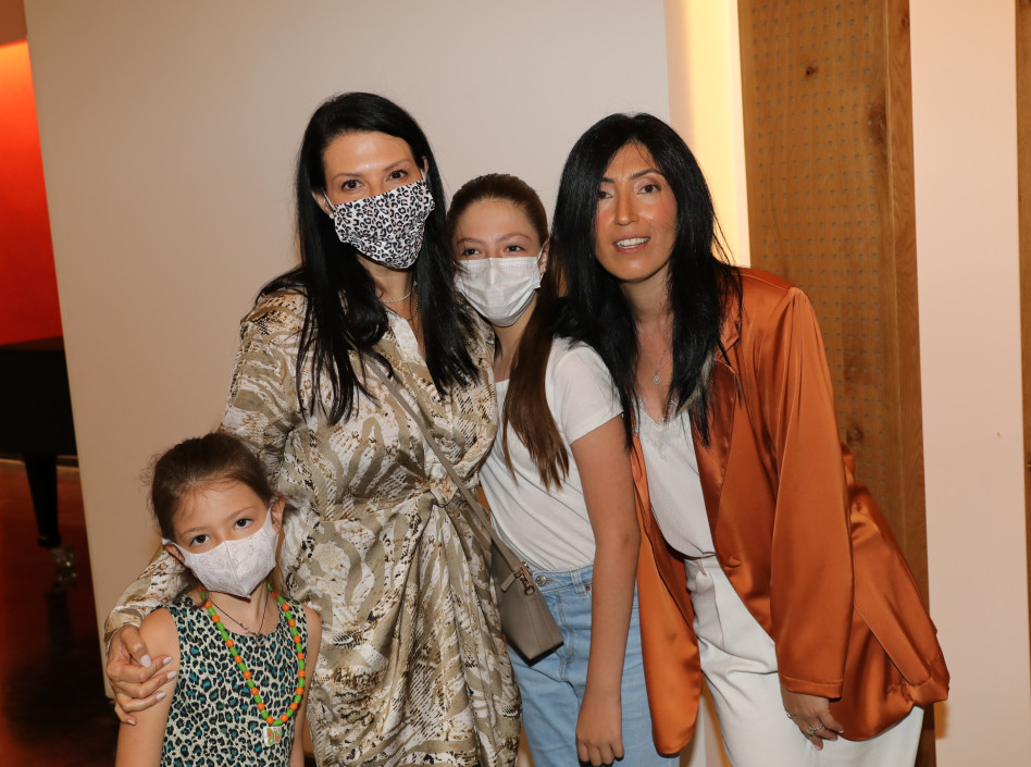 טל מן והצלמת אושר עדן פשינסקי  (צילום: רפי דלויה)