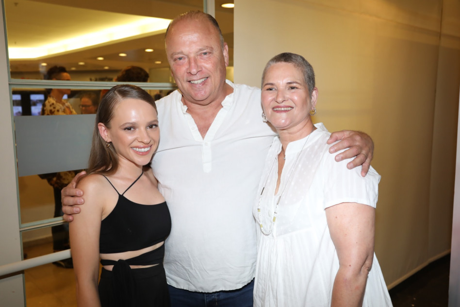 שירה האס וההורים הגאים (צילום: רפי דלויה)