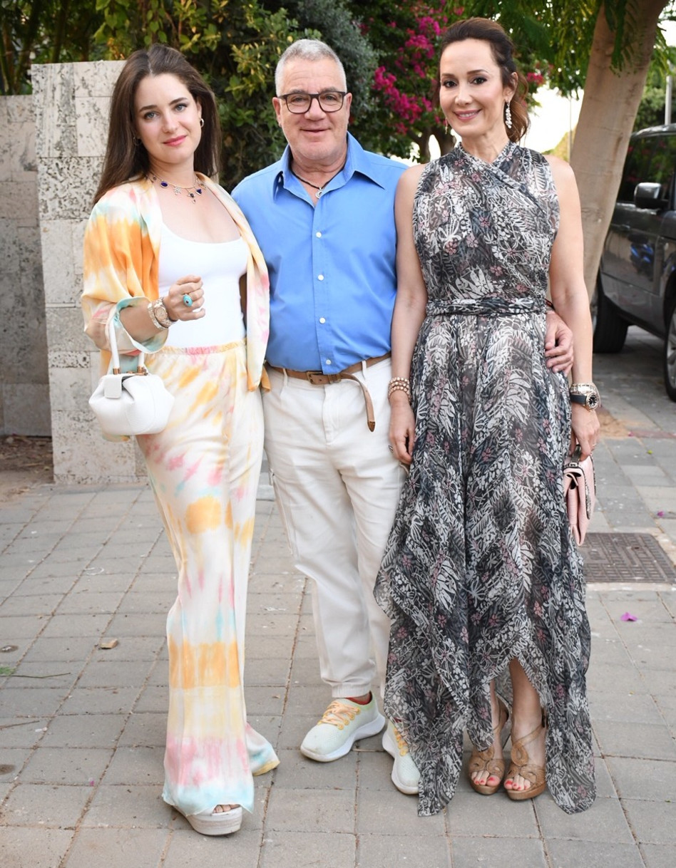 בתיה, עידן וליה עופר (צילום: אביב חופי)