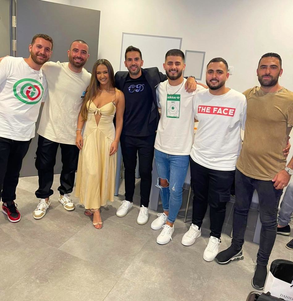 עדן בן זקן וחברים (צילום: באדיבות עופר מנחם תקשורת ויחסי ציבור)