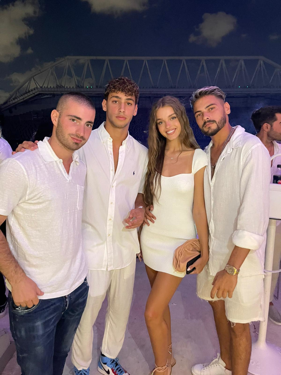 רועי סנדלר, אנה זק, ברק שמיר וגל אדם (צילום: באדיבות עופר מנחם תקשורת ויחסי ציבור)