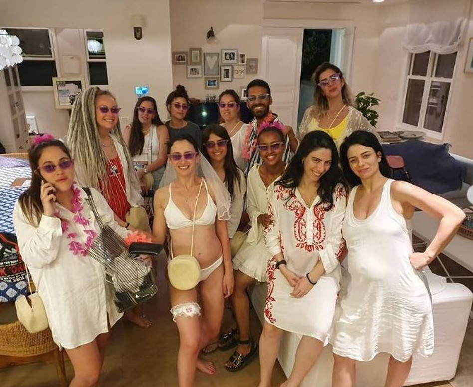 נינט טייב, סופי טייב, אסתי טייב וחברות (צילום: צילום מסך אינסטגרם)