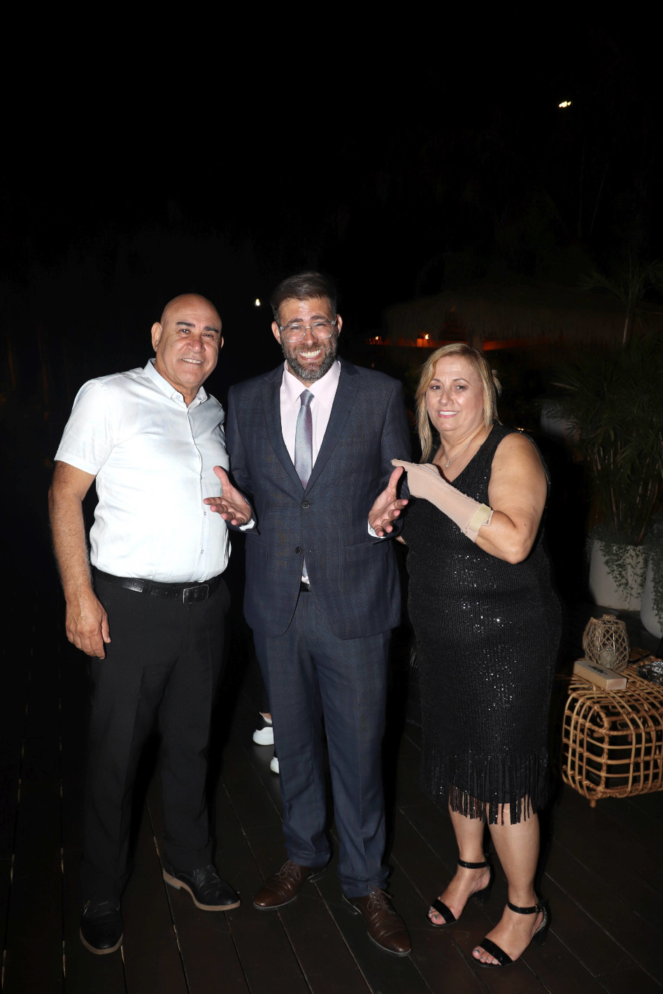 אורן חזן עם הוריו אביבה ויחיאל חזן (צילום: אור גפן)