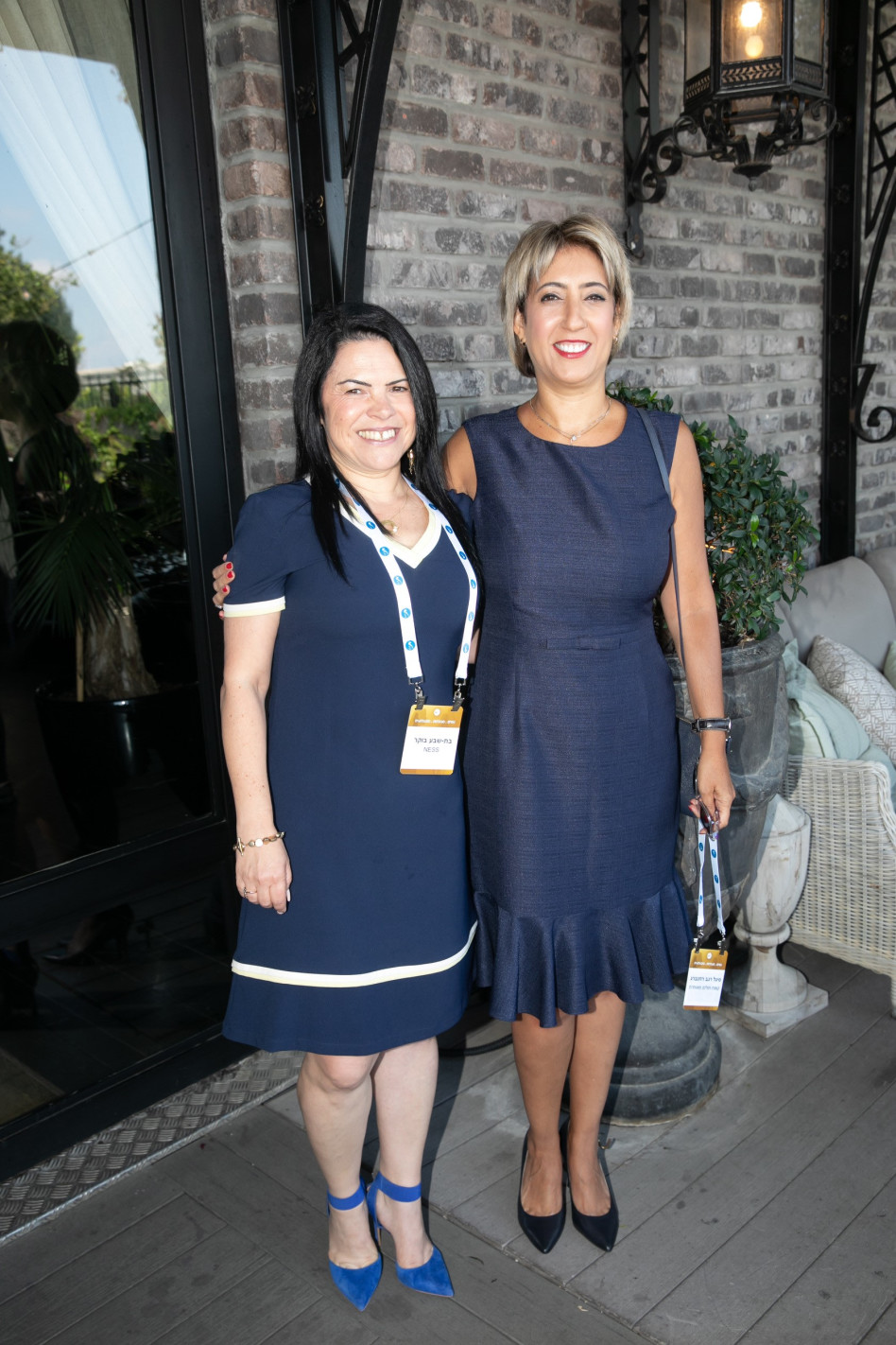 סיגל רגב רוזנברג ובת שבע בוקר (צילום: הצלמניה של שרונה)