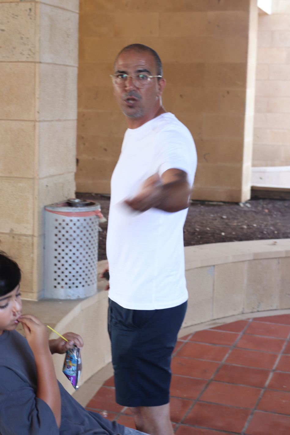 פחות רצה להצטלם כנראה. חיים רביבו (צילום: אור גפן)