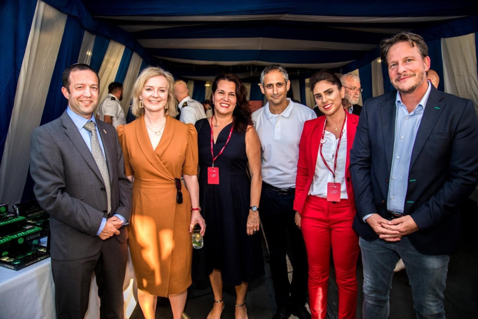 עופר ריינהרדט, טליה אריאלי, יריב אברמוביץ, אלין ארמה, אליזבת טראס ומת'יו סולטר (צילום: באדיבות שגרירות בריטניה)