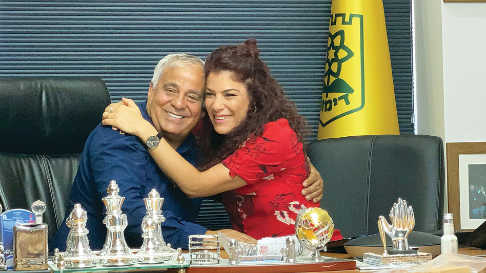 בני ביטון וליטל תורג’מן (צילום: לשכת דוברות עיריית דימונה)