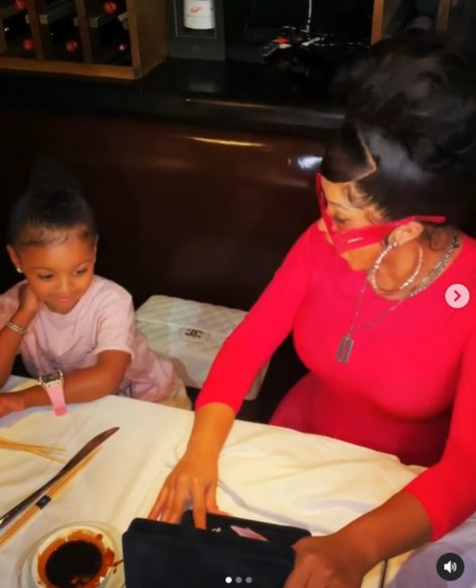 קארדי בי חושפת את המתנה המוגזמת (צילום: צילום מסך אינסטגרם)