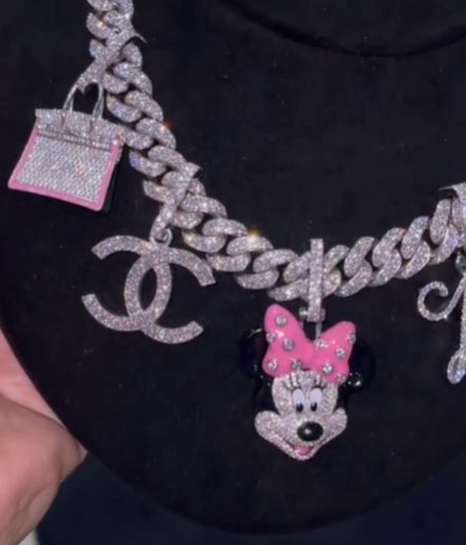 השרשרת המוגזמת לבתה של קארדי בי (צילום: צילום מסך אינסטגרם)