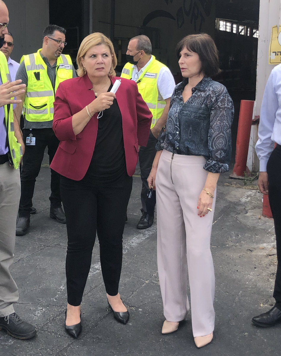 אורנה ברביבאי ונחמה רונן&nbsp; (צילום: שי כהן)