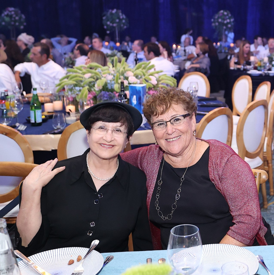 מרים פרץ ועדינה בר שלום (צילום: שלומי כהן)