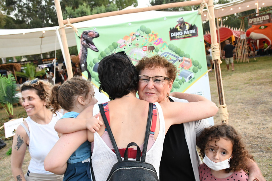 מרים פרץ, שירה איסקוב (צילום: אביב חופי)