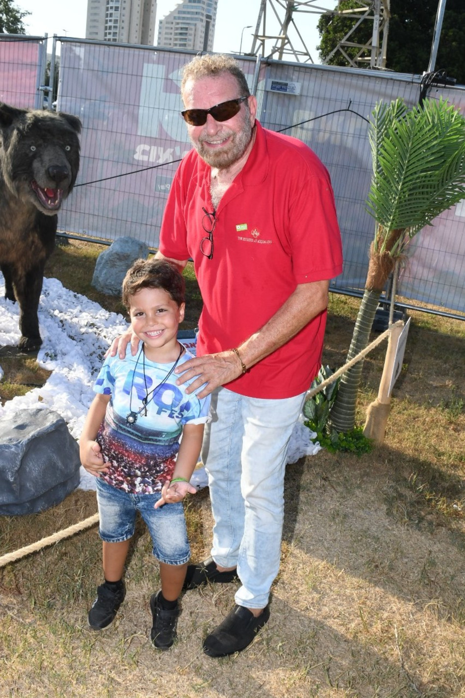 דודו פישר והנכד (צילום: אביב חופי)