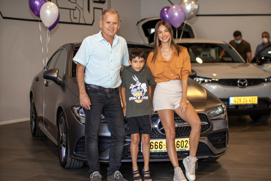 רוסלנה רודינה, יאן גולן ואודי תמיר מנכ''ל גזפרו (צילום: עופר עברי)