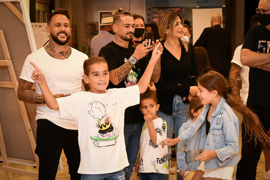 אסי בוזגלו, מאור ומירן והילדים (צילום: אריאל שלום)