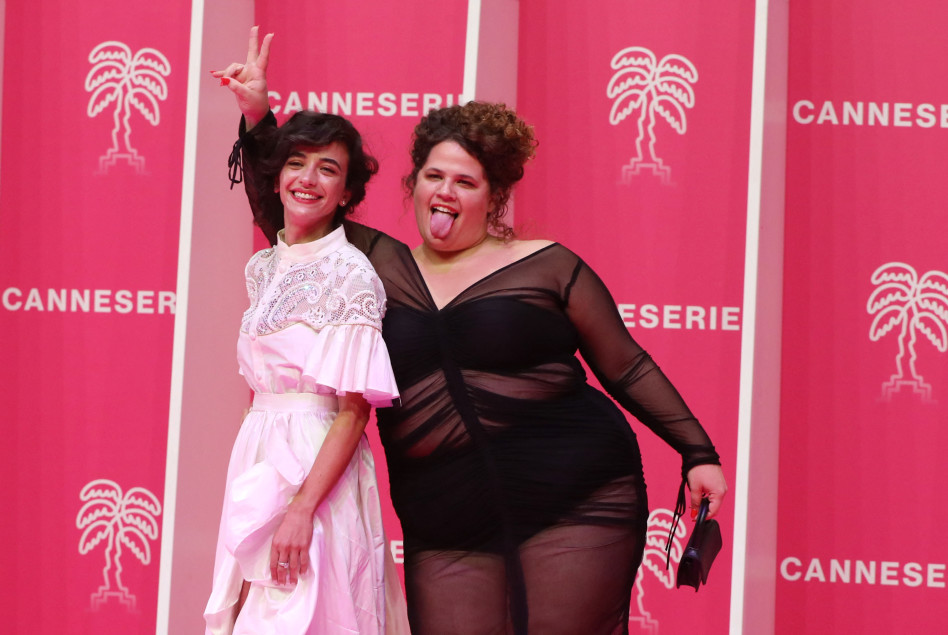 מיה לנדסמן, עינת הולנד (צילום: VALERY HACHE/Gettyimages)