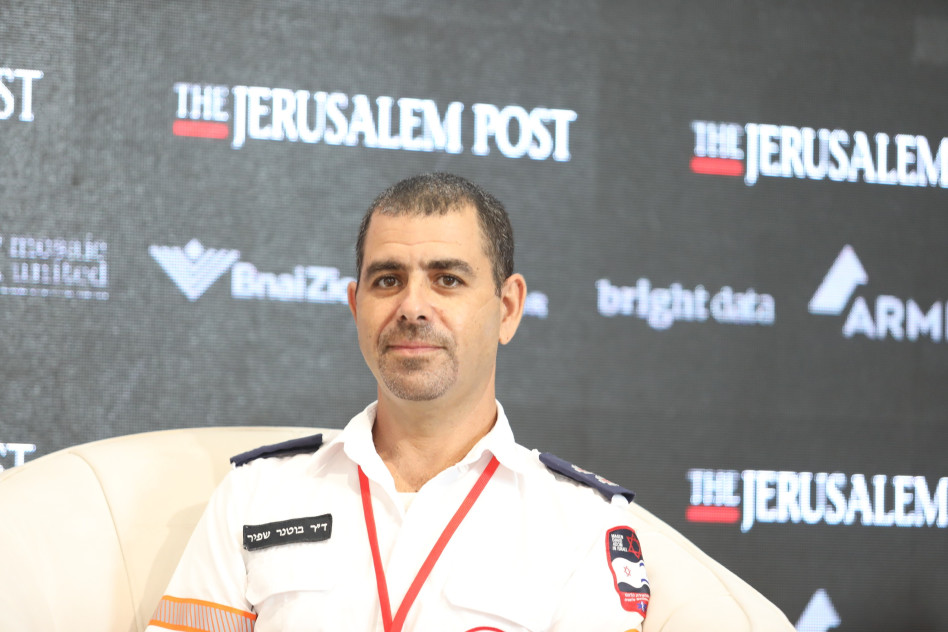 ד''ר שפיר בוטנר, מנהל בית הספר לפרמדיקים של מד''א (צילום: אבשלום ששוני, מארק ישראל סלם)