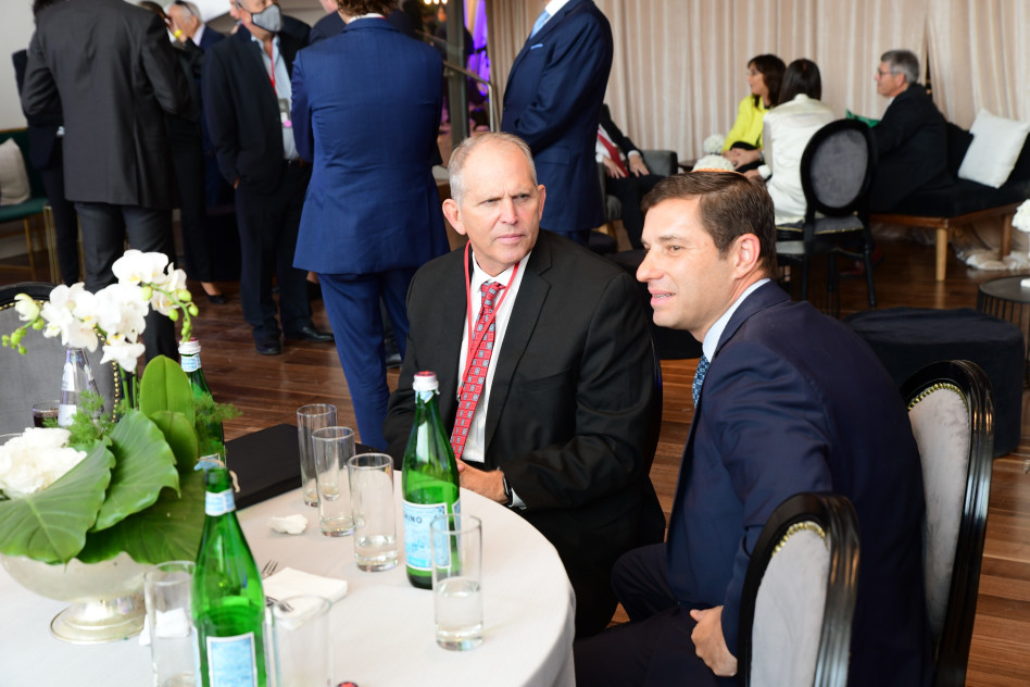 ג'ף איווינג, מנכ''ל chevron וביני זומר, מנהל קשרי חוץ וממשל, שברון מדיטרניאן לימיטד (צילום: אבשלום ששוני, מארק ישראל סלם)