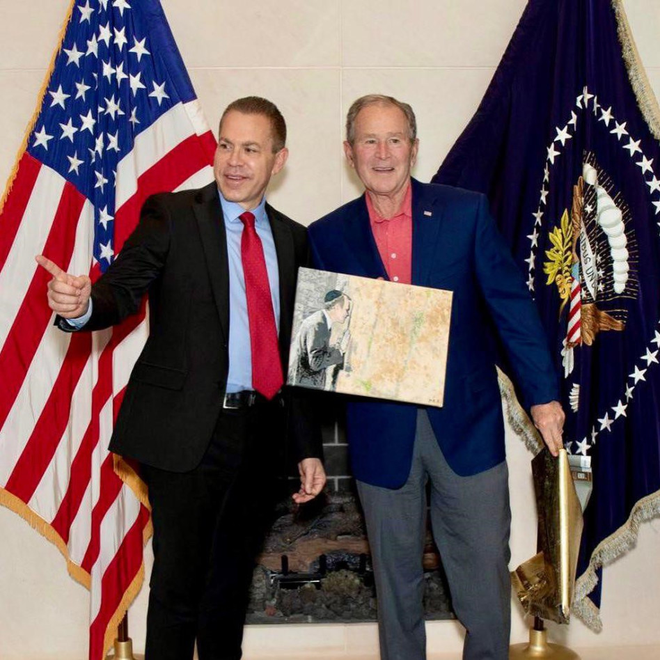 ג'ורג' בוש הבן וגלעד ארדן  (צילום: Office of George W. Bush)