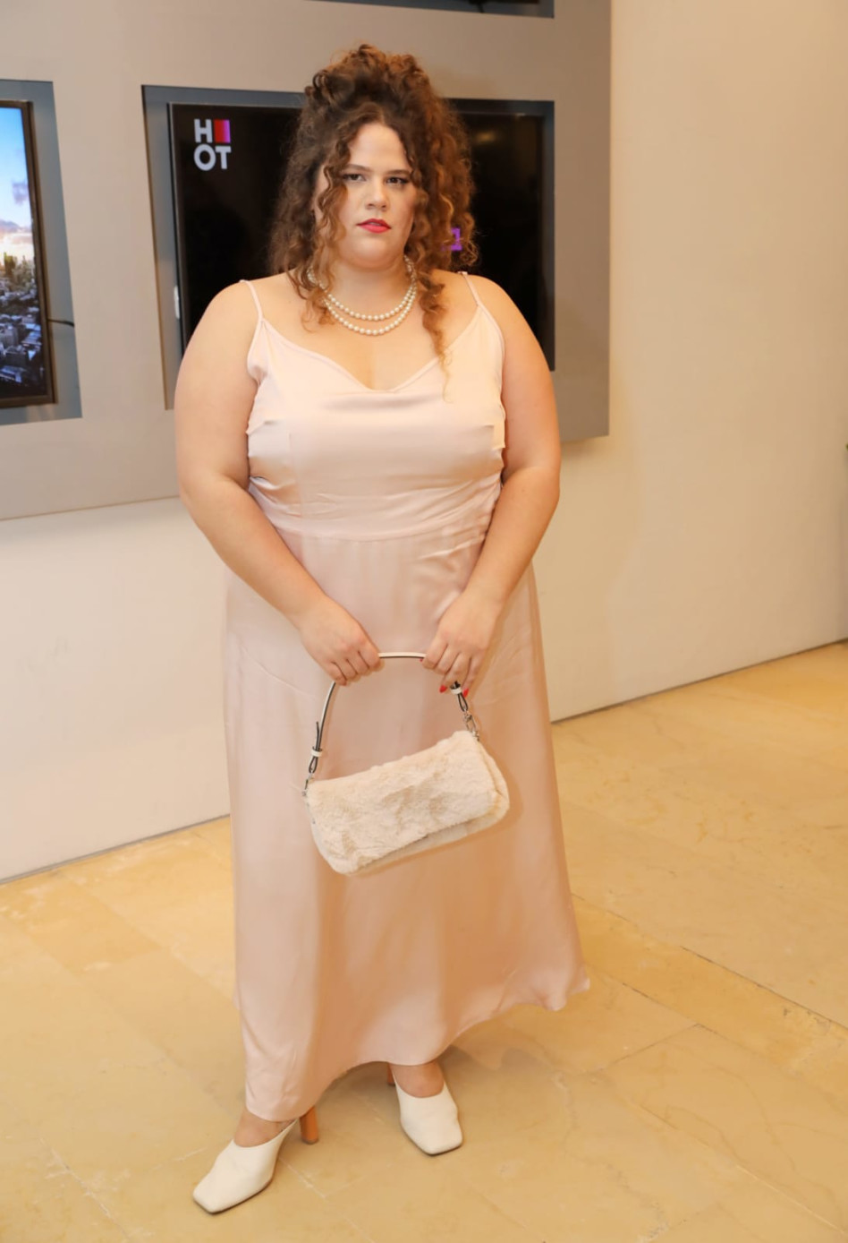 עכשיו לבד. מיה לנדסמן (צילום: רפי דלויה)